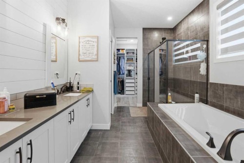 111 Crestridge View Sw, Calgary, AB - Indoor Photo Showing Bathroom