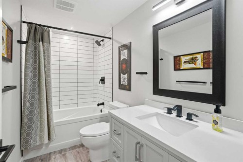 111 Crestridge View Sw, Calgary, AB - Indoor Photo Showing Bathroom