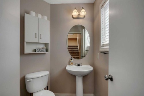 320 Elgin Gardens Se, Calgary, AB - Indoor Photo Showing Bathroom