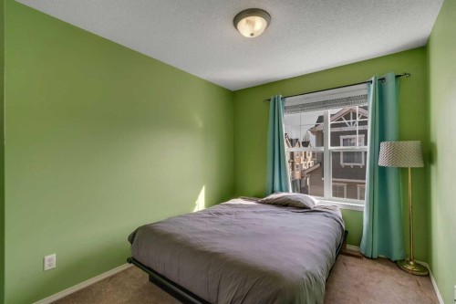 320 Elgin Gardens Se, Calgary, AB - Indoor Photo Showing Bedroom