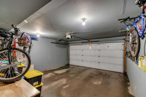 320 Elgin Gardens Se, Calgary, AB - Indoor Photo Showing Garage
