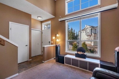 320 Elgin Gardens Se, Calgary, AB - Indoor Photo Showing Other Room