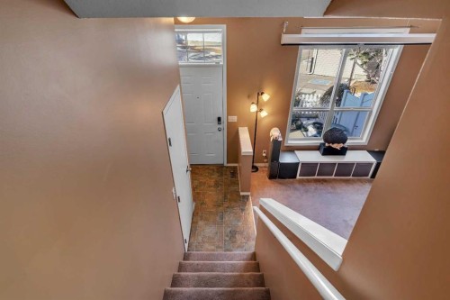 320 Elgin Gardens Se, Calgary, AB - Indoor Photo Showing Other Room