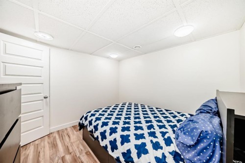 612 Montgomery Close Se, High River, AB - Indoor Photo Showing Bedroom