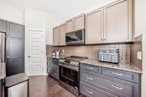 612 Montgomery Close Se, High River, AB - Indoor Photo Showing Kitchen