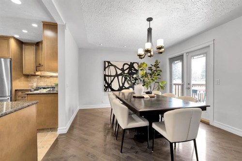4712 Grove Hill Road Sw, Calgary, AB - Indoor Photo Showing Dining Room