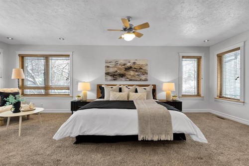 4712 Grove Hill Road Sw, Calgary, AB - Indoor Photo Showing Bedroom