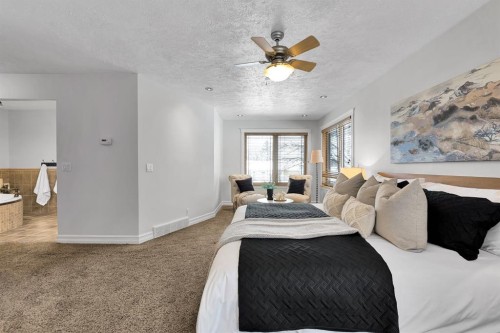 4712 Grove Hill Road Sw, Calgary, AB - Indoor Photo Showing Bedroom