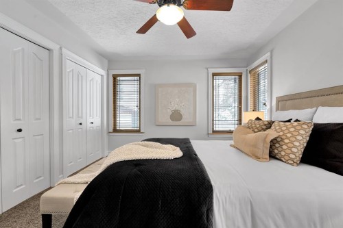 4712 Grove Hill Road Sw, Calgary, AB - Indoor Photo Showing Bedroom