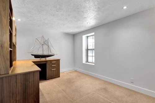 4712 Grove Hill Road Sw, Calgary, AB - Indoor Photo Showing Other Room