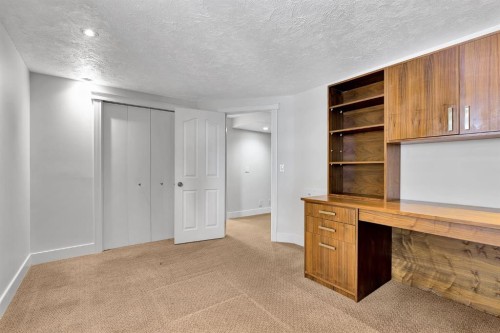 4712 Grove Hill Road Sw, Calgary, AB - Indoor Photo Showing Other Room