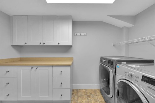 4712 Grove Hill Road Sw, Calgary, AB - Indoor Photo Showing Laundry Room