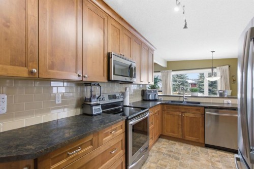 623 104 Avenue Sw, Calgary, AB - Indoor Photo Showing Kitchen With Stainless Steel Kitchen