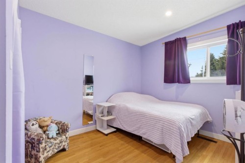 623 104 Avenue Sw, Calgary, AB - Indoor Photo Showing Bedroom