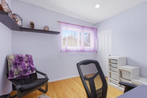 623 104 Avenue Sw, Calgary, AB - Indoor Photo Showing Office