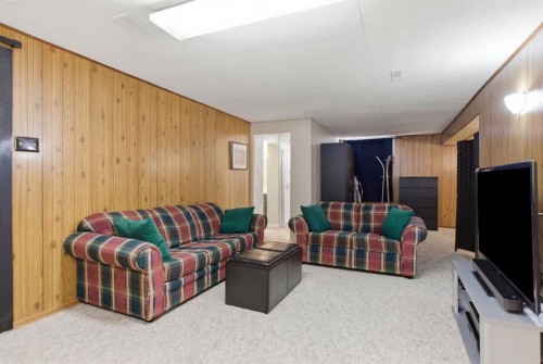 623 104 Avenue Sw, Calgary, AB - Indoor