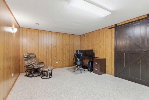 623 104 Avenue Sw, Calgary, AB - Indoor Photo Showing Other Room