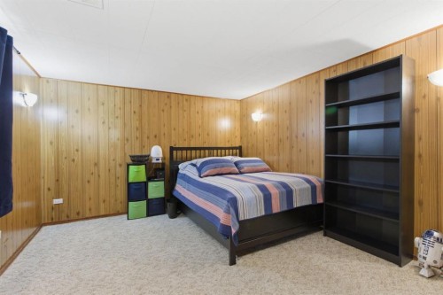 623 104 Avenue Sw, Calgary, AB - Indoor Photo Showing Bedroom