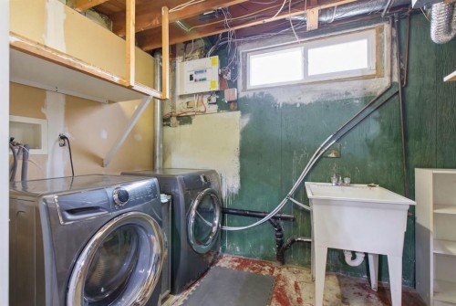 623 104 Avenue Sw, Calgary, AB - Indoor Photo Showing Laundry Room