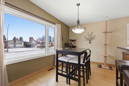 623 104 Avenue Sw, Calgary, AB - Indoor Photo Showing Dining Room