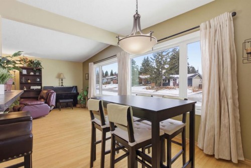 623 104 Avenue Sw, Calgary, AB - Indoor Photo Showing Dining Room