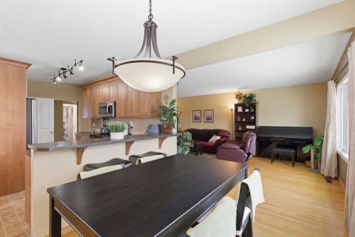 623 104 Avenue Sw, Calgary, AB - Indoor