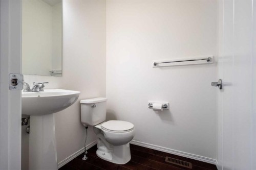 182 Auburn Sound Close Se, Calgary, AB - Indoor Photo Showing Bathroom