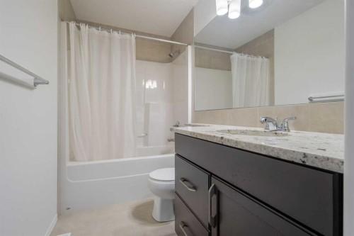 182 Auburn Sound Close Se, Calgary, AB - Indoor Photo Showing Bathroom