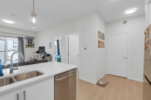 2106-33 Carringham Gate Nw, Calgary, AB - Indoor Photo Showing Kitchen With Double Sink