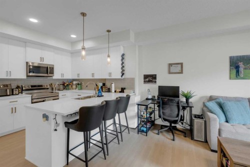 2106-33 Carringham Gate Nw, Calgary, AB - Indoor Photo Showing Kitchen With Double Sink With Upgraded Kitchen