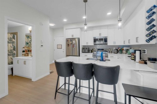 2106-33 Carringham Gate Nw, Calgary, AB - Indoor Photo Showing Kitchen