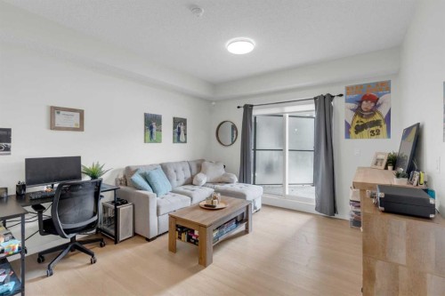 2106-33 Carringham Gate Nw, Calgary, AB - Indoor Photo Showing Living Room