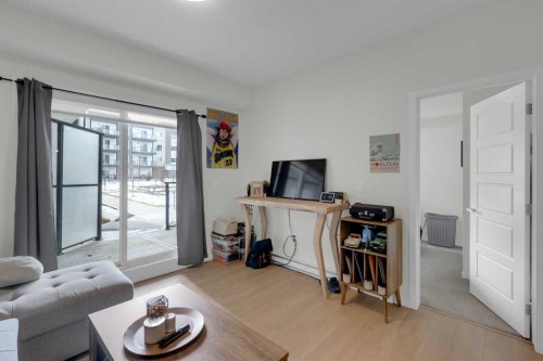 2106-33 Carringham Gate Nw, Calgary, AB - Indoor Photo Showing Living Room