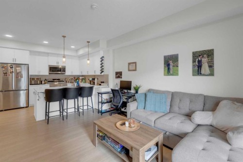 2106-33 Carringham Gate Nw, Calgary, AB - Indoor