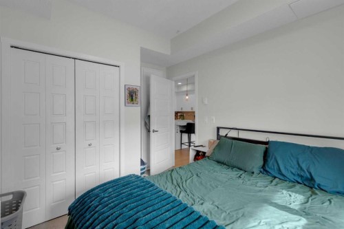 2106-33 Carringham Gate Nw, Calgary, AB - Indoor Photo Showing Bedroom