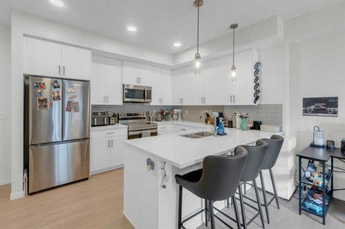 2106-33 Carringham Gate Nw, Calgary, AB - Indoor Photo Showing Kitchen With Double Sink With Upgraded Kitchen