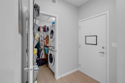 2106-33 Carringham Gate Nw, Calgary, AB - Indoor Photo Showing Laundry Room