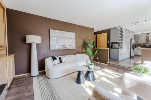 135 Canterbury Court Sw, Calgary, AB - Indoor Photo Showing Living Room