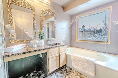 135 Canterbury Court Sw, Calgary, AB - Indoor Photo Showing Bathroom