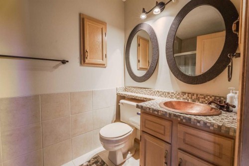 135 Canterbury Court Sw, Calgary, AB - Indoor Photo Showing Bathroom