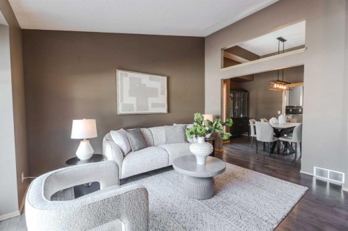 135 Canterbury Court Sw, Calgary, AB - Indoor Photo Showing Living Room
