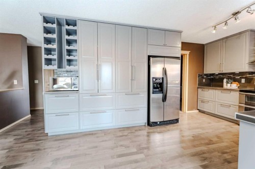 135 Canterbury Court Sw, Calgary, AB - Indoor Photo Showing Kitchen