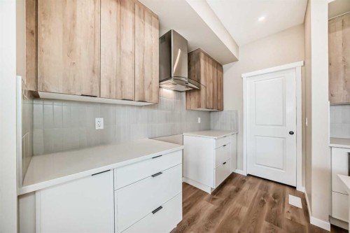 1085 Sawgrass Link Nw, Airdrie, AB - Indoor Photo Showing Kitchen