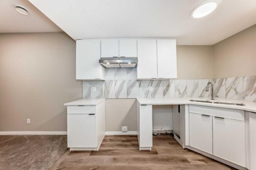 1085 Sawgrass Link Nw, Airdrie, AB - Indoor Photo Showing Kitchen With Double Sink