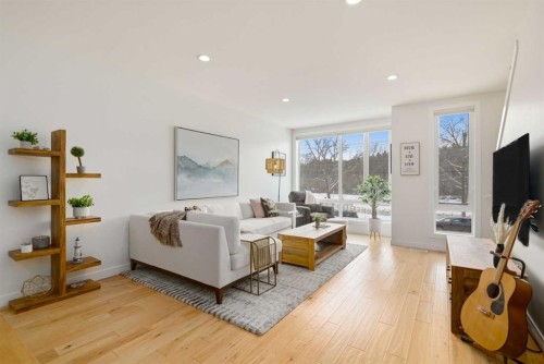 3012 Parkdale Boulevard Nw, Calgary, AB - Indoor Photo Showing Living Room