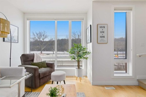 3012 Parkdale Boulevard Nw, Calgary, AB - Indoor