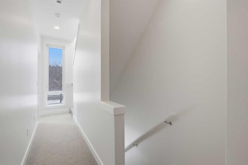 3012 Parkdale Boulevard Nw, Calgary, AB - Indoor Photo Showing Other Room