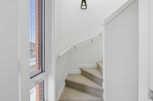 3012 Parkdale Boulevard Nw, Calgary, AB - Indoor Photo Showing Other Room