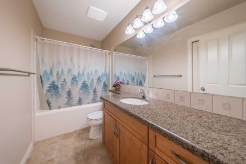 107 Panatella Close Nw, Calgary, AB - Indoor Photo Showing Bathroom