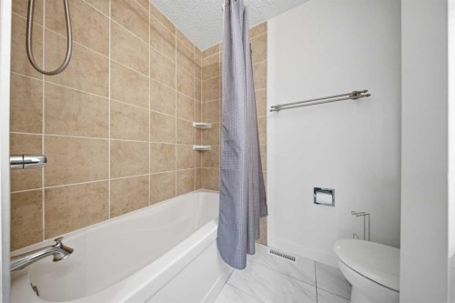 263 Doverview Crescent Se, Calgary, AB - Indoor Photo Showing Bathroom
